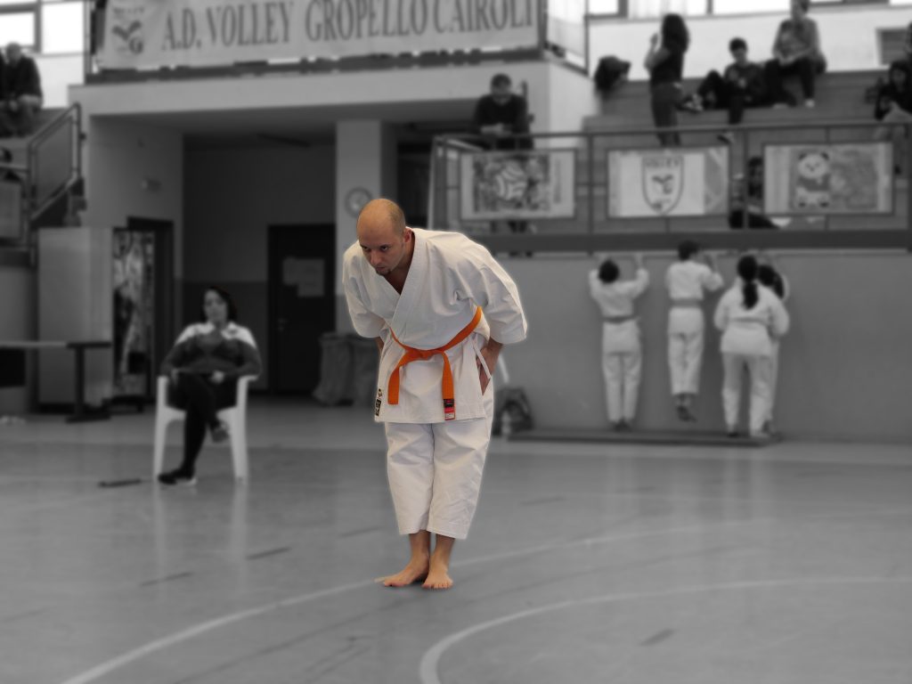 Giuseppe concentrato durante il saluto