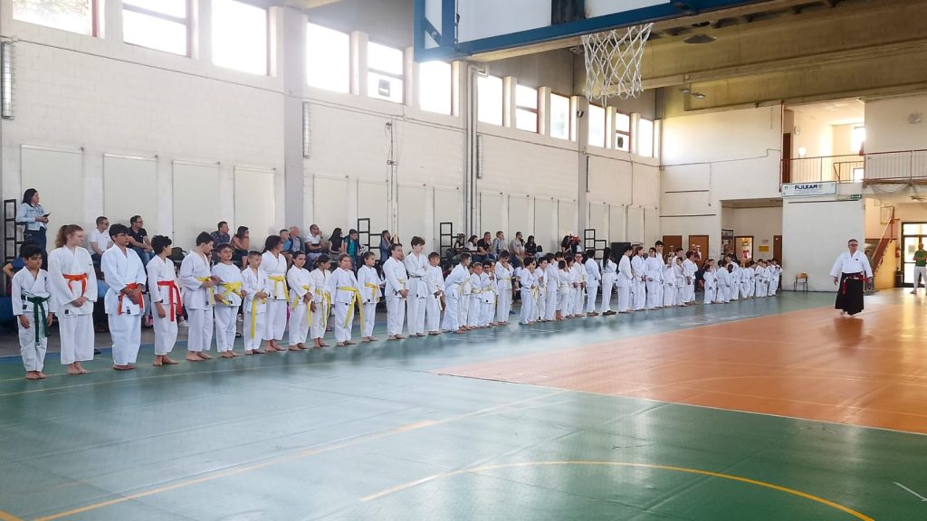 In fila per gli Esami di fine anno