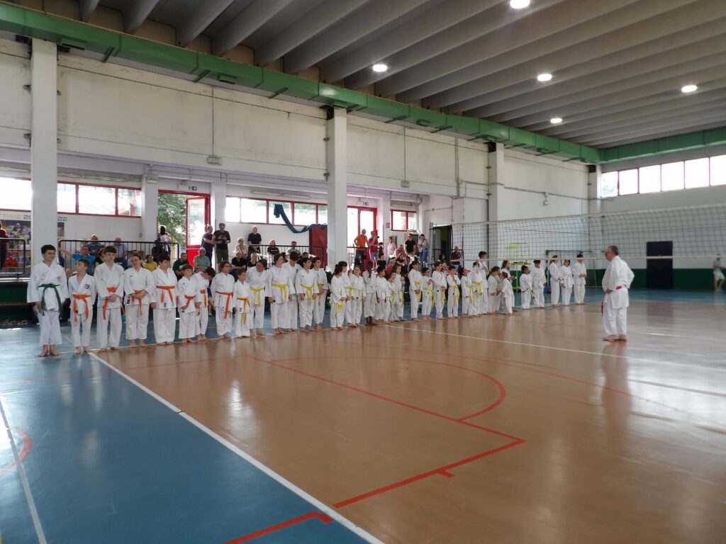 Gruppo allievi agli esami in fila